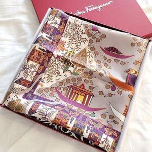 🌸🌸 Salvatore Ferragamo Large Silk Scarf